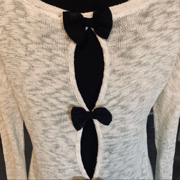 Daytrip long sleeve top with black bows on back EUC sz Small fits S/M - Picture 4 of 9